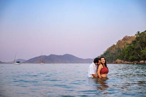 As melhores ideias e inspirações criativas de fotos para ensaio pré wedding na praia vermelha, Ubatuba - SP'