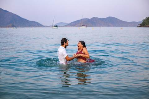 As melhores ideias e inspirações criativas de fotos para ensaio pré wedding na praia vermelha, Ubatuba - SP'