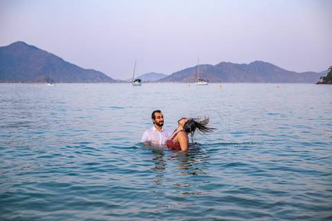 As melhores ideias e inspirações criativas de fotos para ensaio pré wedding na praia vermelha, Ubatuba - SP'