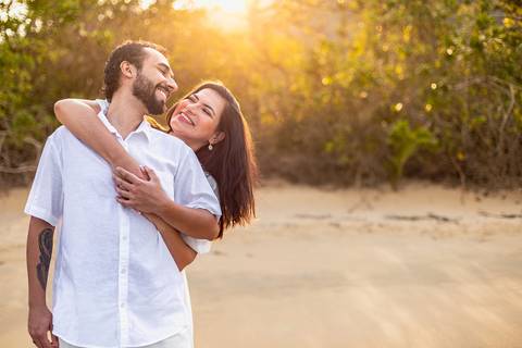 As melhores ideias e inspirações criativas de fotos para ensaio pré wedding na praia vermelha, Ubatuba - SP'