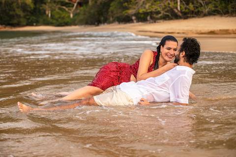 As melhores ideias e inspirações criativas de fotos para ensaio pré wedding na praia vermelha, Ubatuba - SP'