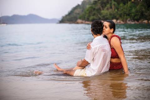 As melhores ideias e inspirações criativas de fotos para ensaio pré wedding na praia vermelha, Ubatuba - SP'