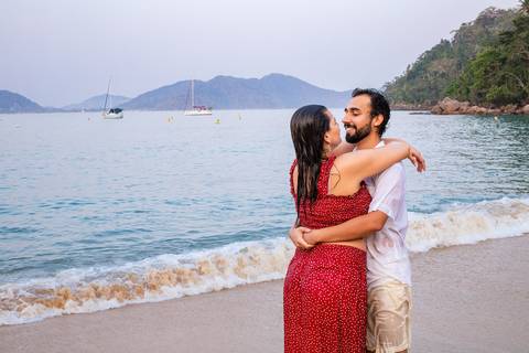 As melhores ideias e inspirações criativas de fotos para ensaio pré wedding na praia vermelha, Ubatuba - SP'