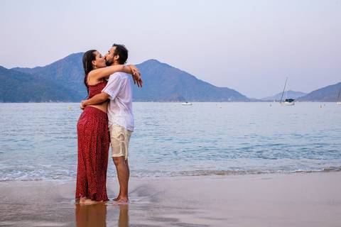 As melhores ideias e inspirações criativas de fotos para ensaio pré wedding na praia vermelha, Ubatuba - SP'