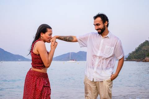 As melhores ideias e inspirações criativas de fotos para ensaio pré wedding na praia vermelha, Ubatuba - SP'