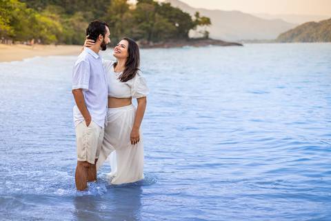 As melhores ideias e inspirações criativas de fotos para ensaio pré wedding na praia vermelha, Ubatuba - SP'