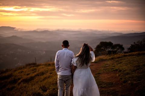 As melhores ideias e inspirações criativas de fotos para ensaio pré wedding no Pico do Olho D'Água - Mairiporã - SP'