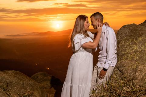 As melhores ideias e inspirações criativas de fotos para ensaio pré wedding no Pico do Olho D'Água - Mairiporã - SP'