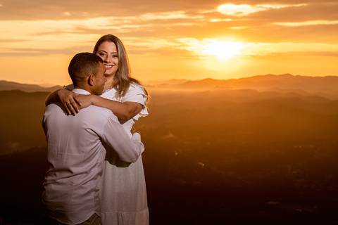 As melhores ideias e inspirações criativas de fotos para ensaio pré wedding no Pico do Olho D'Água - Mairiporã - SP'