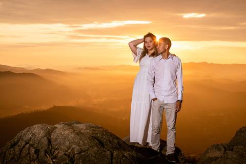 As melhores ideias e inspirações criativas de fotos para ensaio pré wedding no Pico do Olho D'Água - Mairiporã - SP'