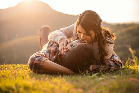 As melhores ideias e inspirações criativas de fotos para ensaio de casamento pré wedding no Mirante do Saboó em São Roque - SP'