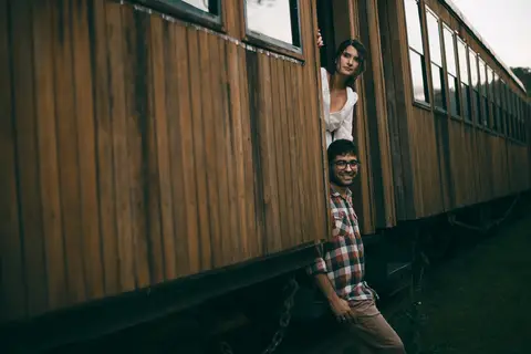 As melhores ideias e inspirações criativas de fotos para ensaio de casamento pré wedding na Maria Fumaça em São Roque - SP'