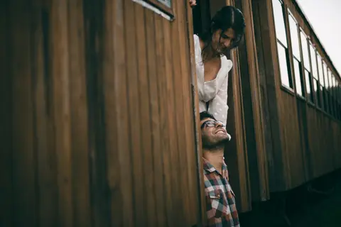 As melhores ideias e inspirações criativas de fotos para ensaio de casamento pré wedding na Maria Fumaça em São Roque - SP'