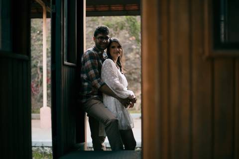 As melhores ideias e inspirações criativas de fotos para ensaio de casamento pré wedding na Maria Fumaça em São Roque - SP'