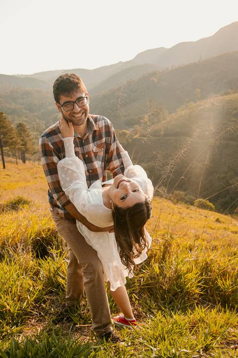 As melhores ideias e inspirações criativas de fotos para ensaio de casamento pré wedding no Mirante do Saboó em São Roque - SP'