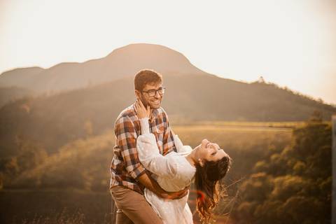 As melhores ideias e inspirações criativas de fotos para ensaio de casamento pré wedding no Mirante do Saboó em São Roque - SP'