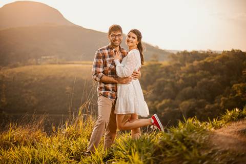As melhores ideias e inspirações criativas de fotos para ensaio de casamento pré wedding no Mirante do Saboó em São Roque - SP'