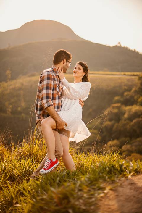As melhores ideias e inspirações criativas de fotos para ensaio de casamento pré wedding no Mirante do Saboó em São Roque - SP'