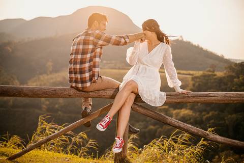 As melhores ideias e inspirações criativas de fotos para ensaio de casamento pré wedding no Mirante do Saboó em São Roque - SP'