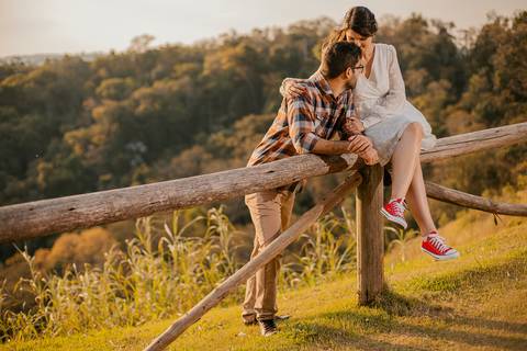 As melhores ideias e inspirações criativas de fotos para ensaio de casamento pré wedding no Mirante do Saboó em São Roque - SP'