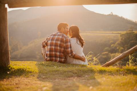 As melhores ideias e inspirações criativas de fotos para ensaio de casamento pré wedding no Mirante do Saboó em São Roque - SP'