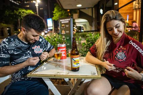 As melhores ideias e inspirações criativas de fotos para ensaio de casamento pré wedding na Av. Paulista -  SP'