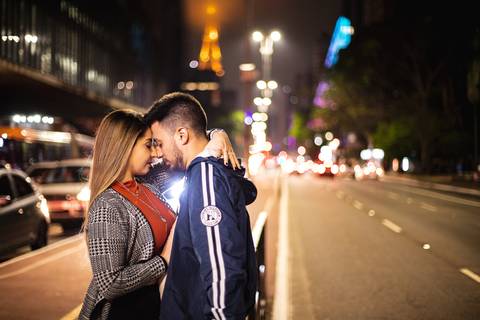 As melhores ideias e inspirações criativas de fotos para ensaio de casamento pré wedding na Av. Paulista -  SP'