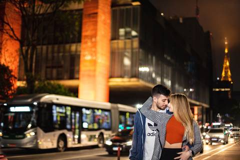 As melhores ideias e inspirações criativas de fotos para ensaio de casamento pré wedding na Av. Paulista -  SP'