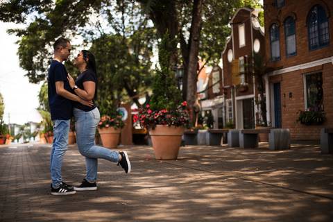 As melhores ideias e inspirações criativas de fotos para ensaio pré wedding em Holambra - SP'