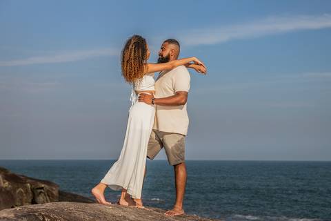 As melhores ideias e inspirações criativas de fotos para ensaio pré wedding na Praia das Conchas - São Paulo'
