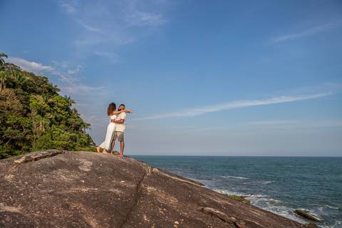 As melhores ideias e inspirações criativas de fotos para ensaio pré wedding na Praia das Conchas - São Paulo'
