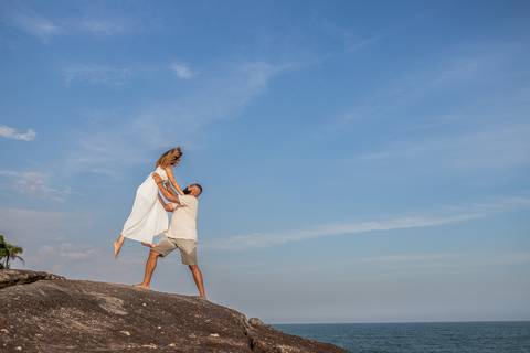 As melhores ideias e inspirações criativas de fotos para ensaio pré wedding na Praia das Conchas - São Paulo'
