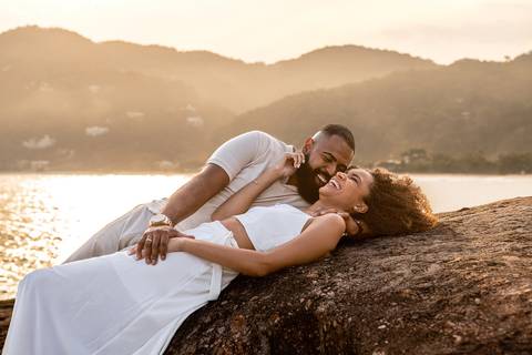 As melhores ideias e inspirações criativas de fotos para ensaio pré wedding na Praia das Conchas - São Paulo'