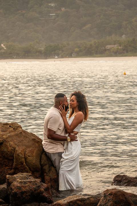 As melhores ideias e inspirações criativas de fotos para ensaio pré wedding na Praia das Conchas - São Paulo'