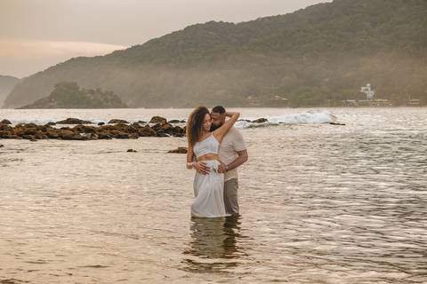As melhores ideias e inspirações criativas de fotos para ensaio pré wedding na Praia das Conchas - São Paulo'