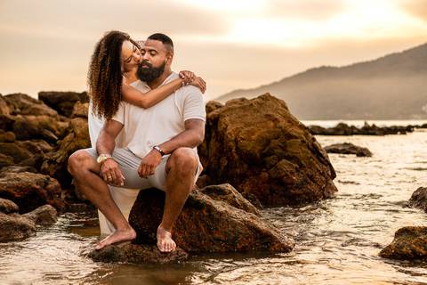 As melhores ideias e inspirações criativas de fotos para ensaio pré wedding na Praia das Conchas - São Paulo'