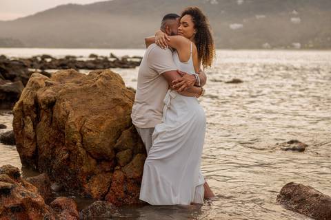 As melhores ideias e inspirações criativas de fotos para ensaio pré wedding na Praia das Conchas - São Paulo'