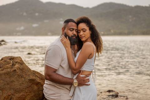 As melhores ideias e inspirações criativas de fotos para ensaio pré wedding na Praia das Conchas - São Paulo'