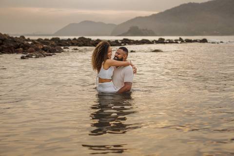 As melhores ideias e inspirações criativas de fotos para ensaio pré wedding na Praia das Conchas - São Paulo'