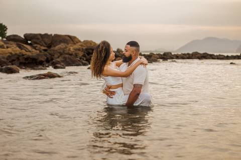 As melhores ideias e inspirações criativas de fotos para ensaio pré wedding na Praia das Conchas - São Paulo'