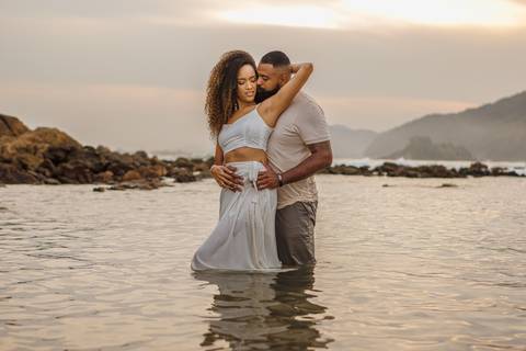 As melhores ideias e inspirações criativas de fotos para ensaio pré wedding na Praia das Conchas - São Paulo'