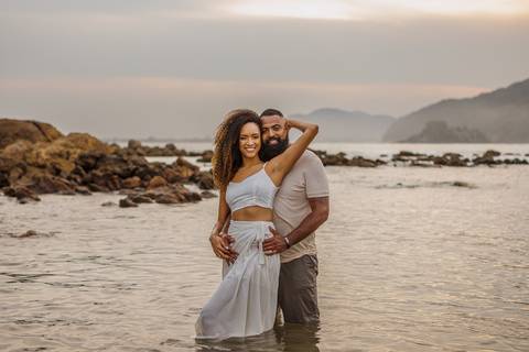 As melhores ideias e inspirações criativas de fotos para ensaio pré wedding na Praia das Conchas - São Paulo'