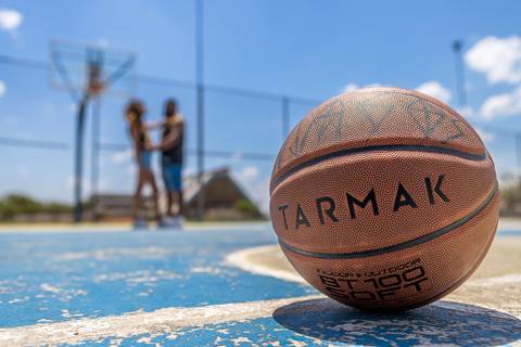 As melhores ideias e inspirações criativas de fotos para ensaio pré wedding na quadra de basquete - SP'