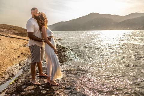 As melhores ideias e inspirações criativas de fotos para ensaio pré wedding na Praia das Conchas - São Paulo'