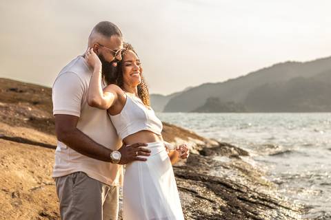 As melhores ideias e inspirações criativas de fotos para ensaio pré wedding na Praia das Conchas - São Paulo'