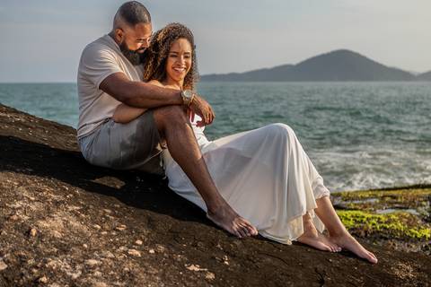 As melhores ideias e inspirações criativas de fotos para ensaio pré wedding na Praia das Conchas - São Paulo'