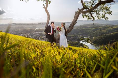 As melhores ideias e inspirações criativas de fotos para ensaio pré wedding no Morro do Capuava - SP'