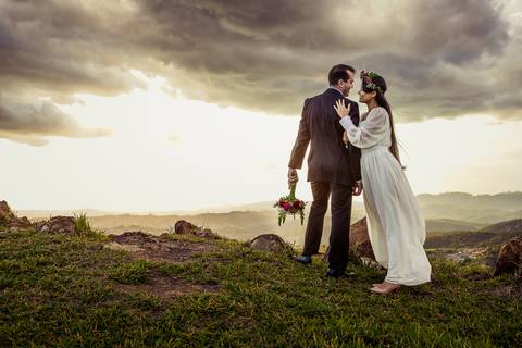 As melhores ideias e inspirações criativas de fotos para ensaio pré wedding no Morro do Capuava - SP'
