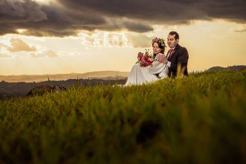 As melhores ideias e inspirações criativas de fotos para ensaio pré wedding no Morro do Capuava - SP'