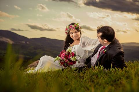 As melhores ideias e inspirações criativas de fotos para ensaio pré wedding no Morro do Capuava - SP'